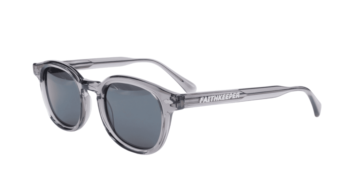 Gafas de sol hombre y mujer polarizadas de alta calidad protección categoría 3 UV400, con montura de bioacetato color gris translúcido Modelo molay