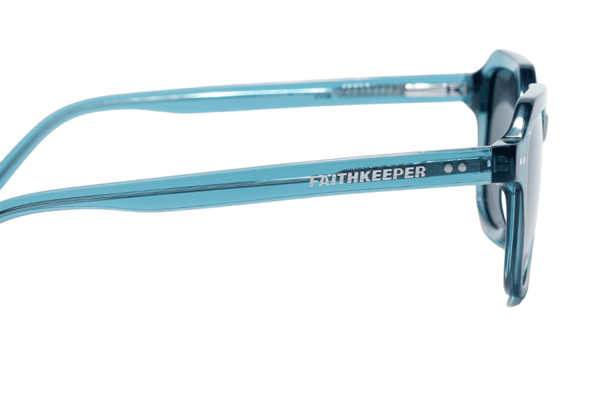 Gafas de sol hombre y mujer polarizadas de alta calidad protección categoría 3 UV400, con montura de bioacetato color azul translúcido Modelo nogaret